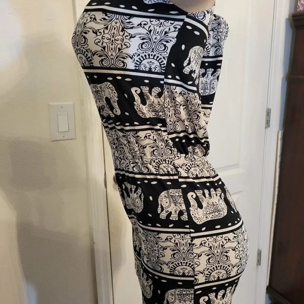 BLACK/WHITE CASUAL ROMPER  - Picture 10 of 13